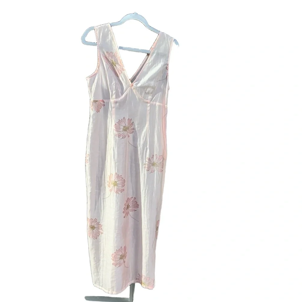 FUTURE COLLECTIVE Dress Size 6 Light Pink Floral Midi V-Neck Sleeveless (NWT)